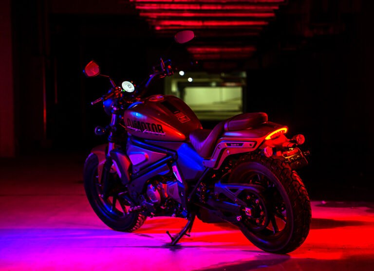 QJ SRV 550 ST, cruiser neo-retro, QJ Motor México, cruiser 550 cc, cruiser con correa, ficha técnica SRV 550 ST, comparativa cruiser 2025, cruiser ABS, moto ligera estilo classic, transmisión por correa moto.